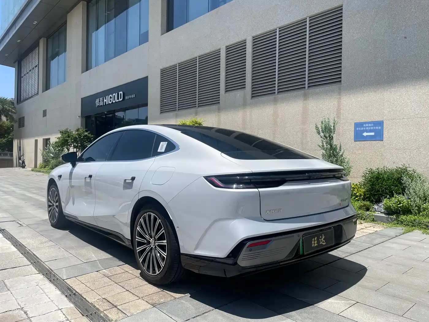 Geely Galaxy Galaxy Xingyao 8 2025 Model 130km EM-i Flagship Edition фото 9