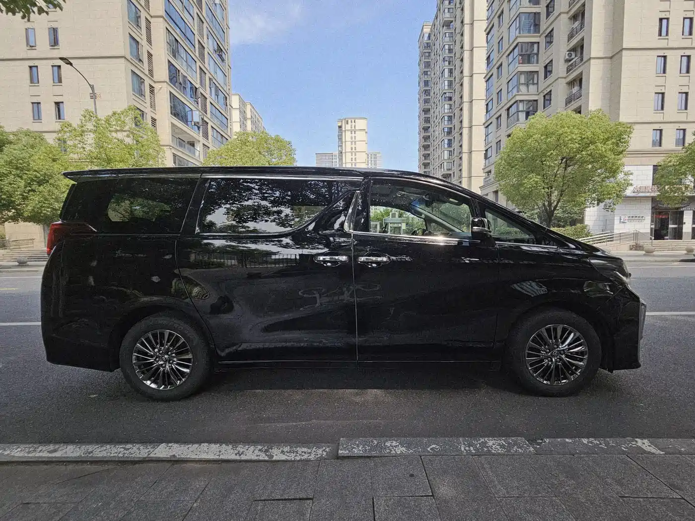 Toyota Vellfire 2019 Hybrid 2.5L HV Luxury Edition фото 7
