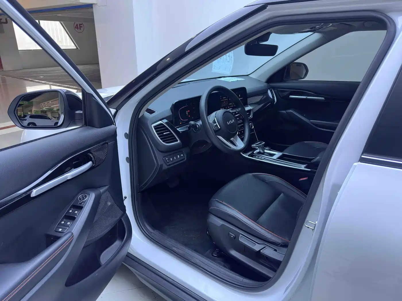 Kia Seltos 2023 1.5L CVT Luxury Edition фото 10
