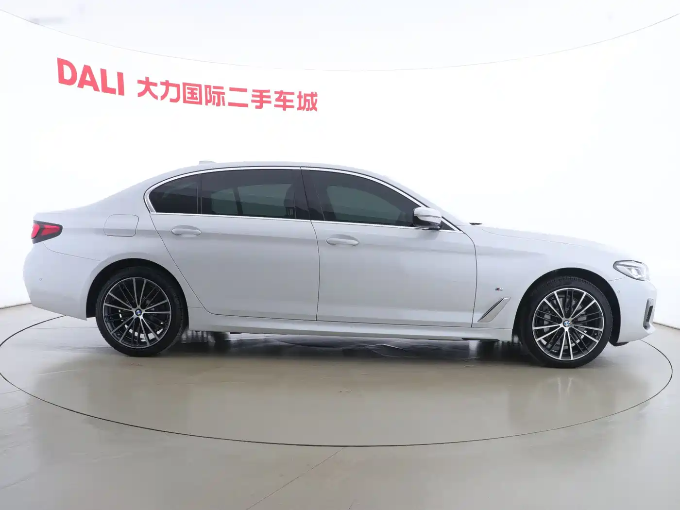 BMW 5 Series 2023 530Li Leading M Sport Package фото 11