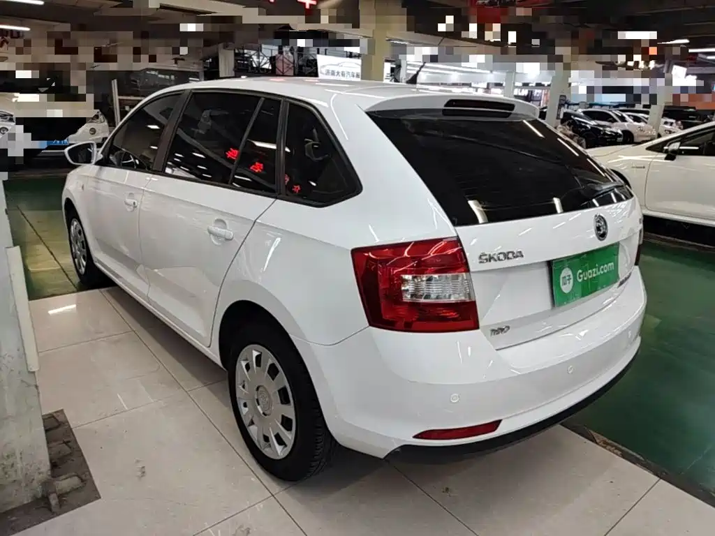 Škoda Skoda Rapid Spaceback 2017 2016 Facelift 1.6L Automatic Forward Edition