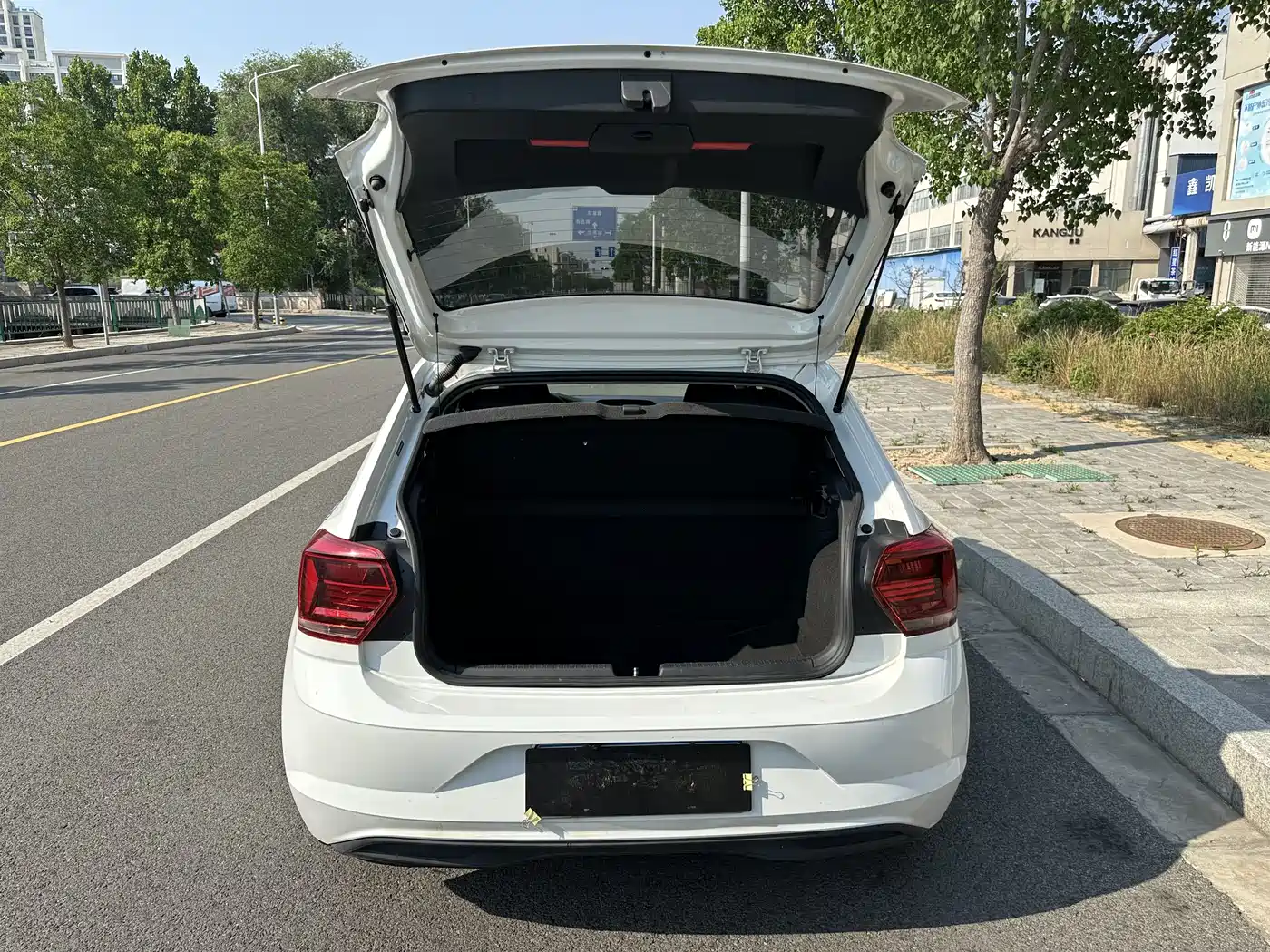 Volkswagen Polo 2021 Plus 1.5L Automatic Panorama Enjoyment Edition фото 18