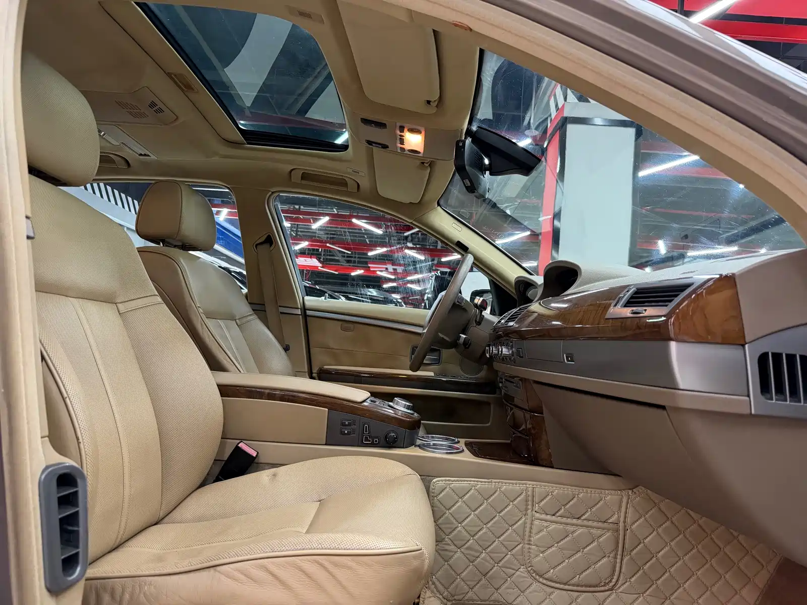 Фото 24 - BMW 7 Series