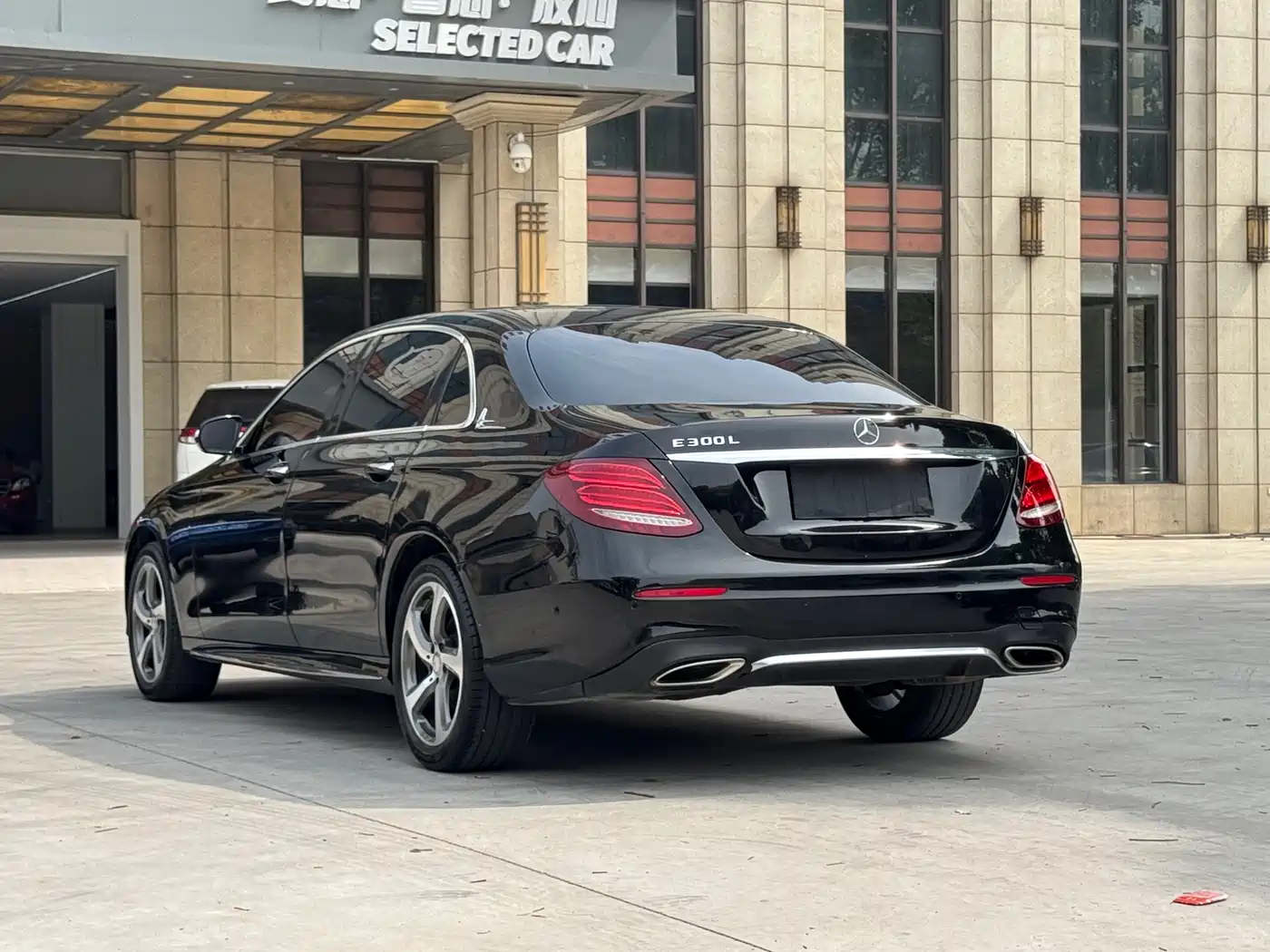 Mercedes-Benz E-Class 2016 E 200 L Sport Type фото 8