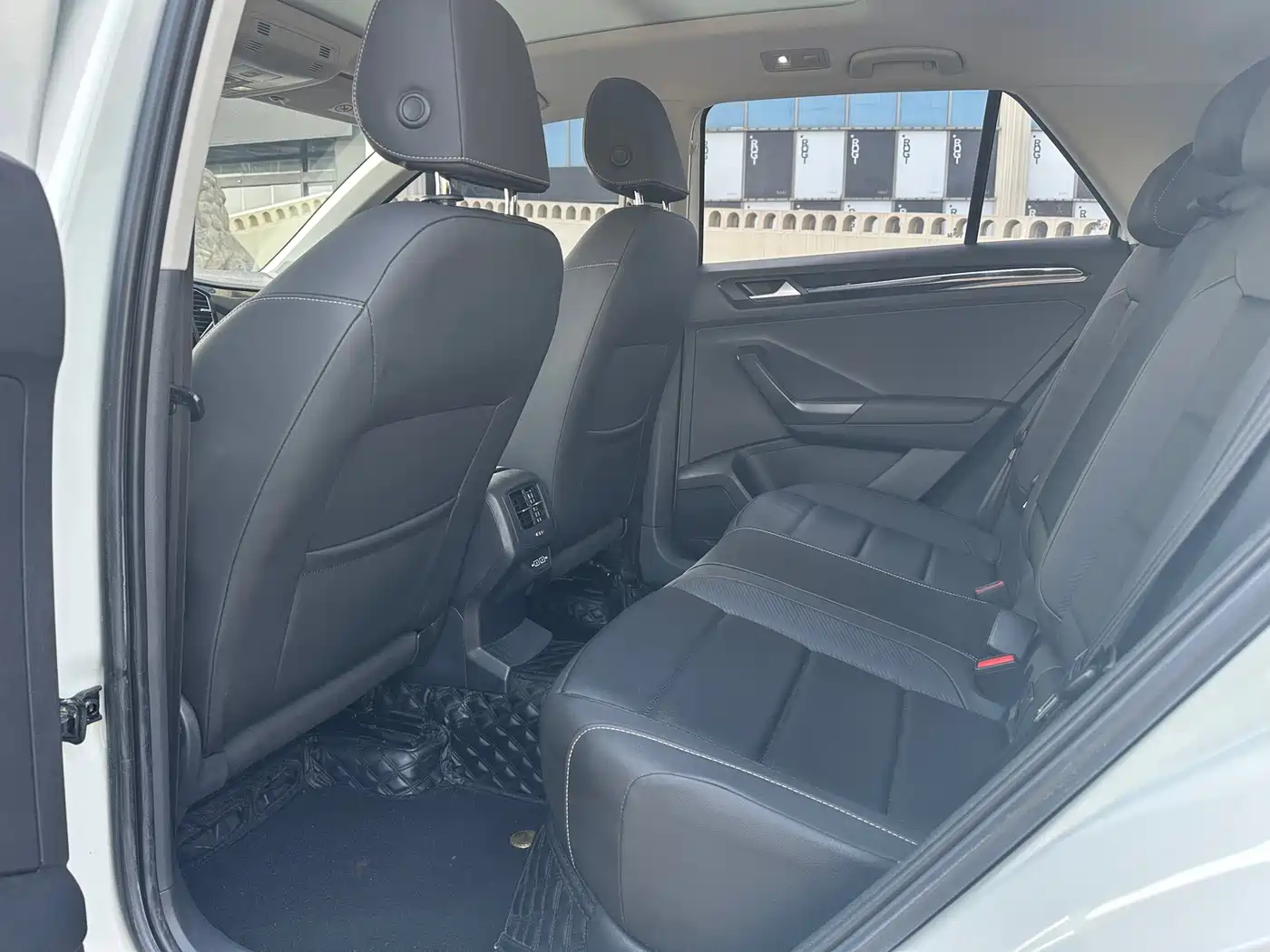 VOLKSWAGEN T-ROC EXPLORING SONGS