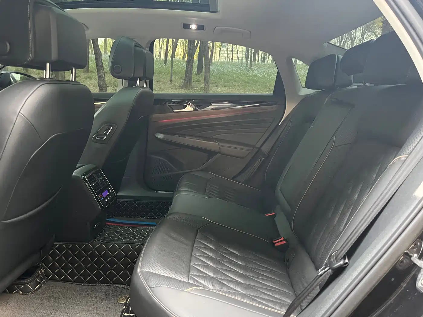 Volkswagen Passat 2021 Model 330TSI Luxury Edition фото 6
