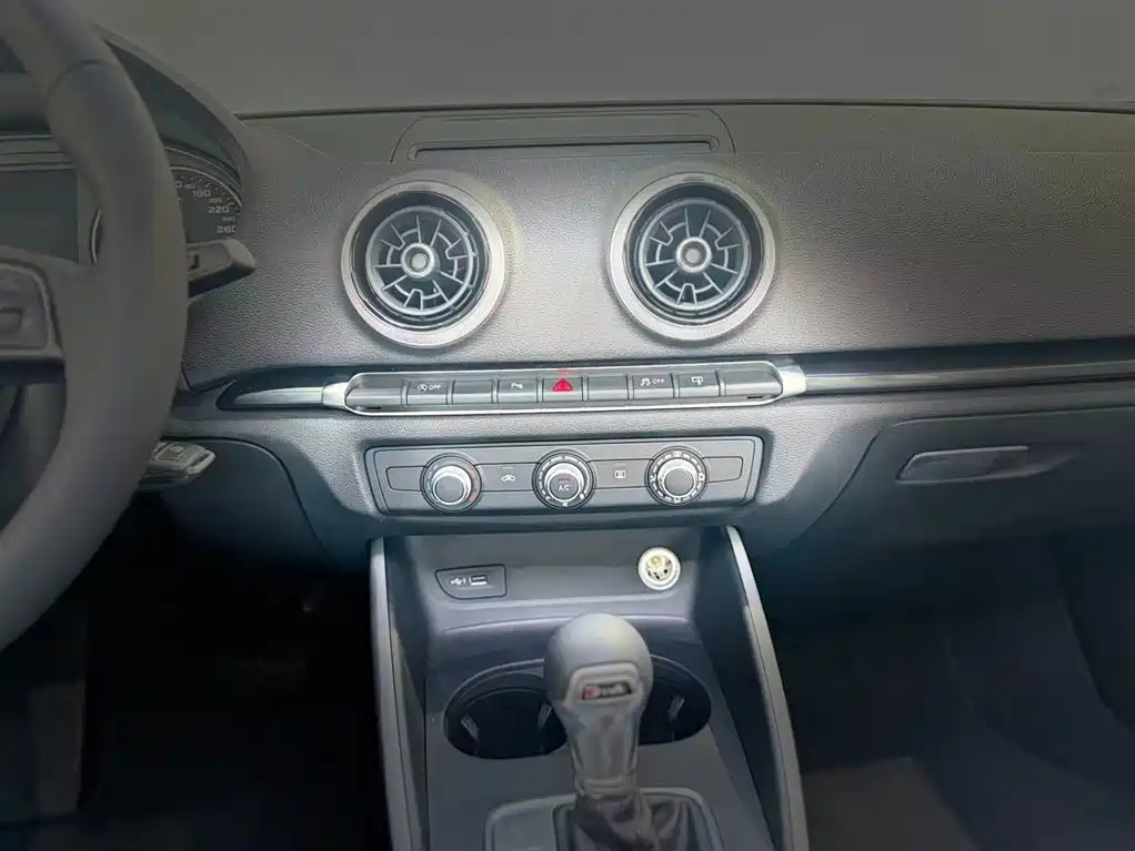 Audi A3 2017 Limousine 35 TFSI Fashion фото 14
