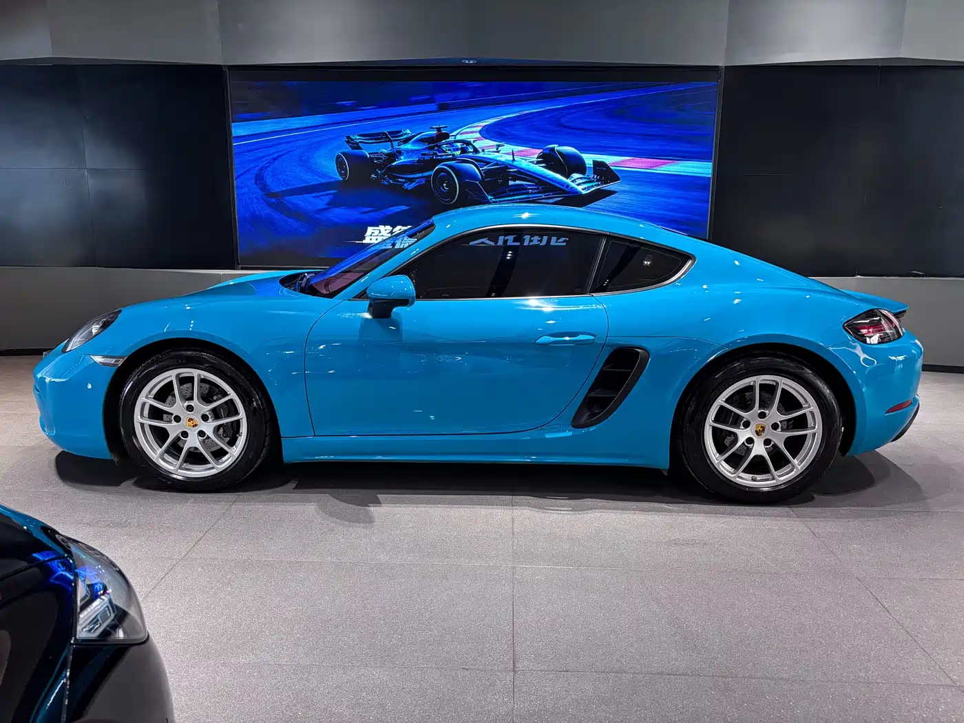 Porsche 718 2018 Cayman 2.0T фото 3