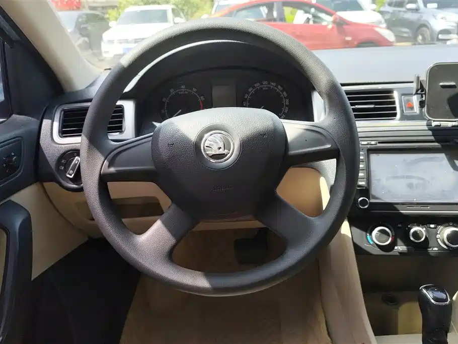 Škoda Rapid 2013 1.6L Automatic Smart Selection фото 15