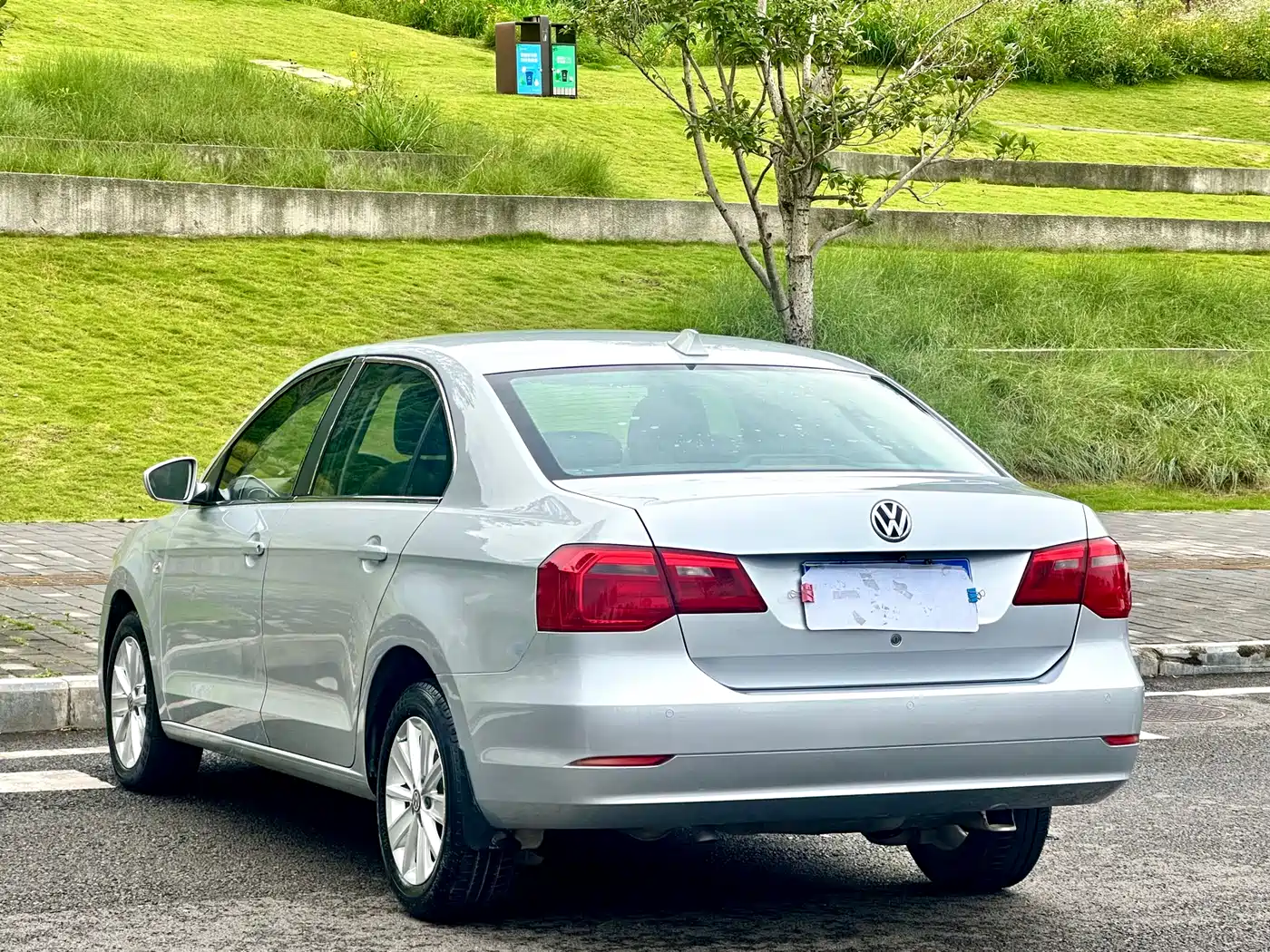 Volkswagen Jetta 2015 1.6L Automatic Luxury фото 6