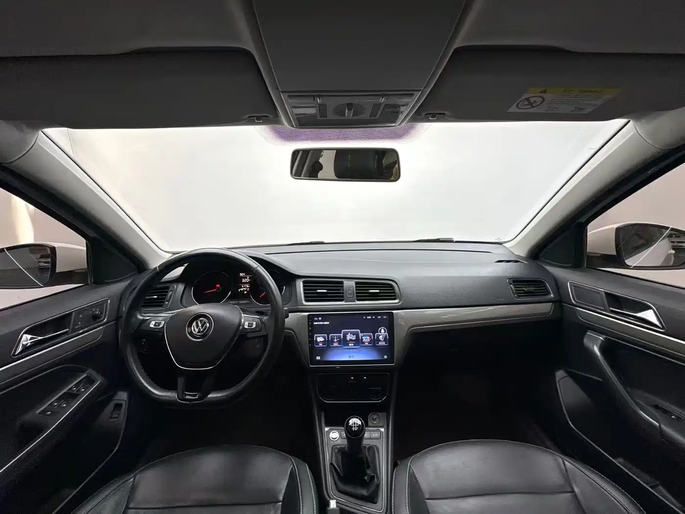 Volkswagen Lavida 2017 1.6L Manual Comfort Edition фото 4