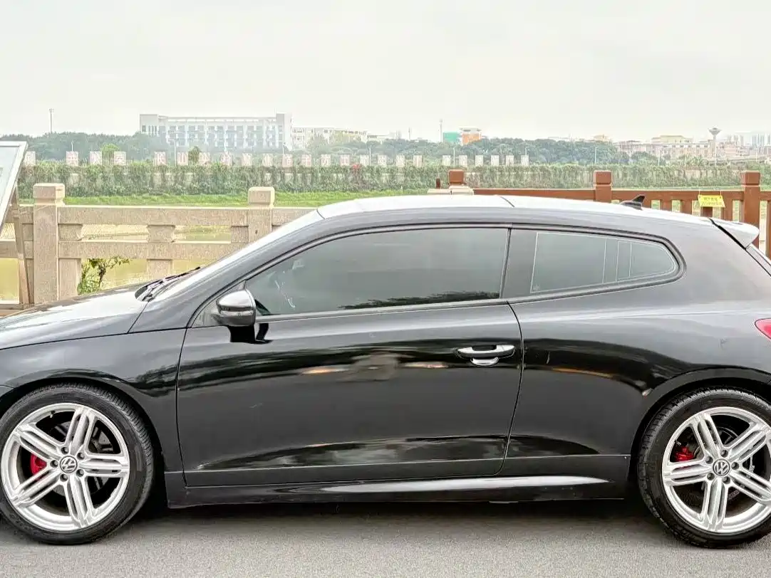 Volkswagen Scirocco 2010 2.0TSI Luxury Edition фото 5