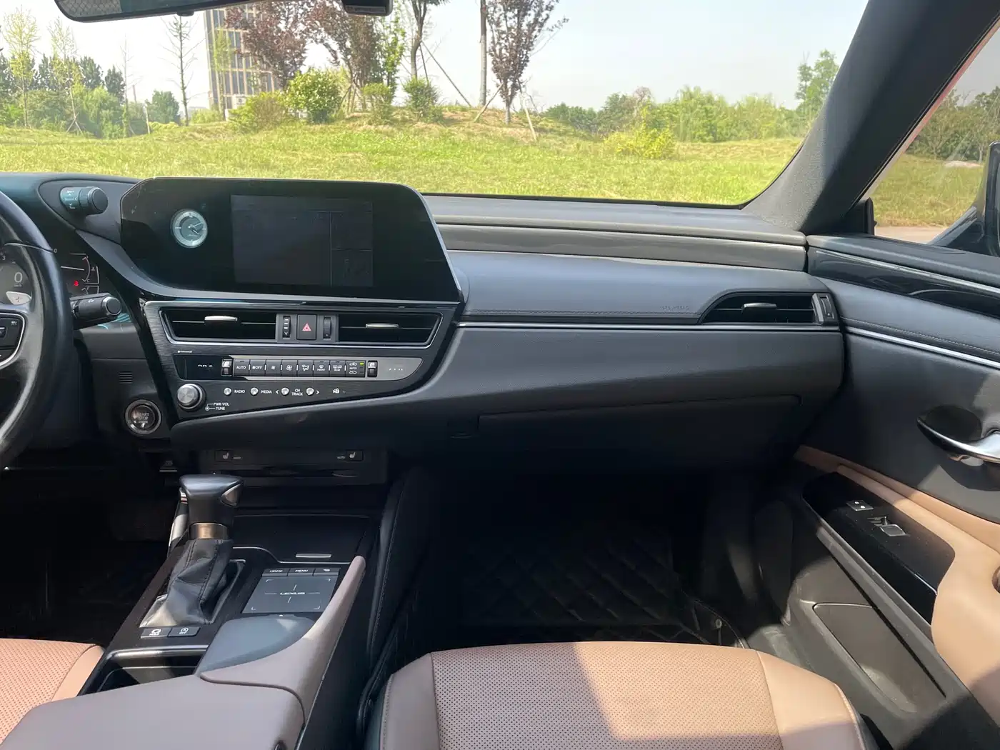 Lexus ES 2022 200 Excellence Edition фото 17