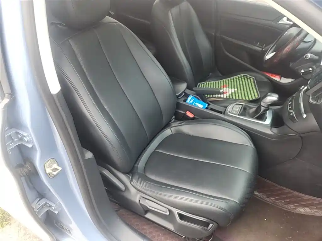 Peugeot 308S 2015 1.2T Auto Dynamic Edition фото 25