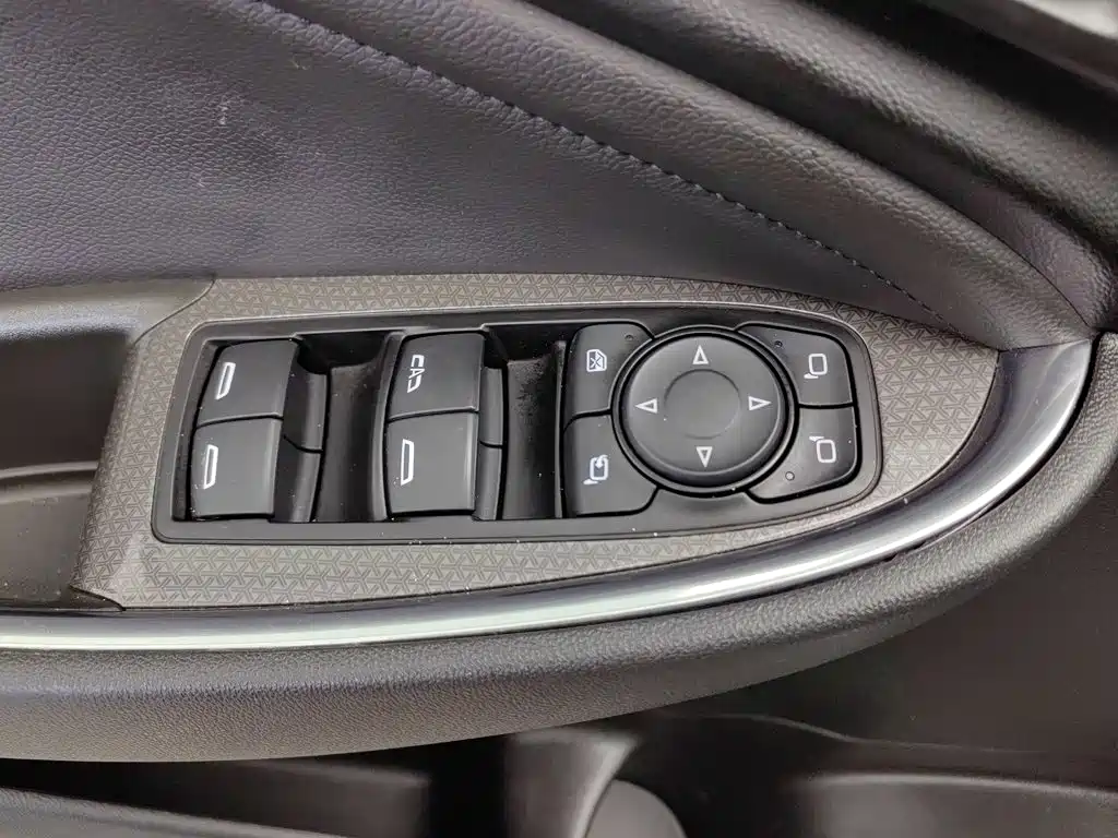 Photo 9 - Chevrolet Malibu XL