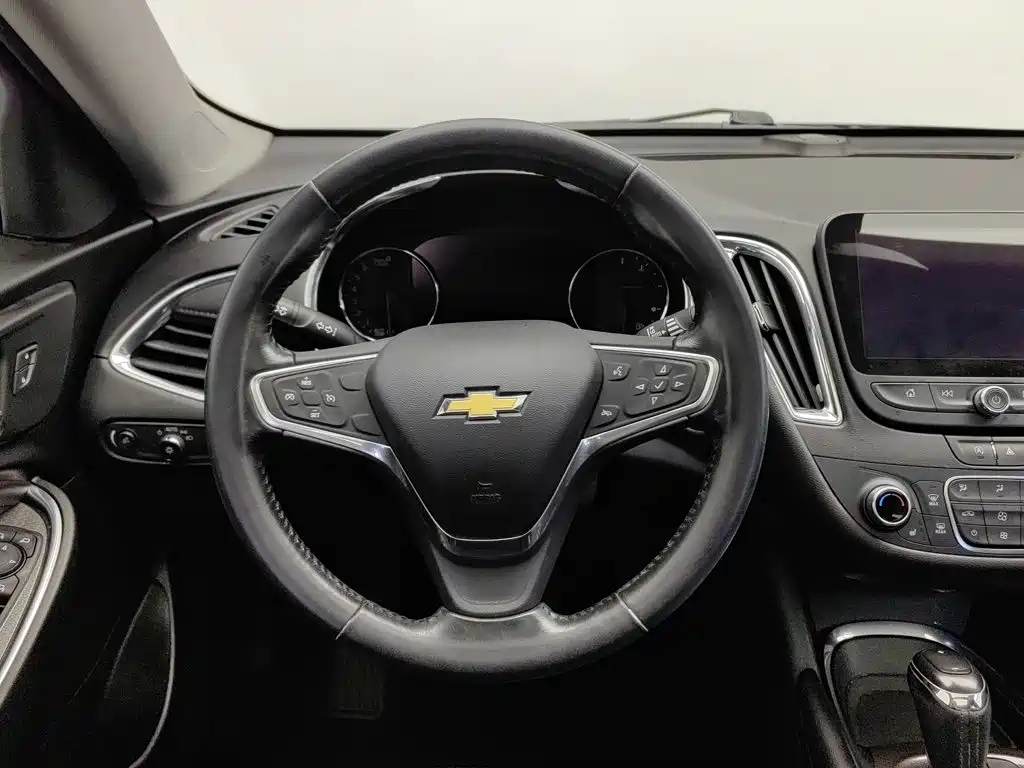 Photo 11 - Chevrolet Malibu XL