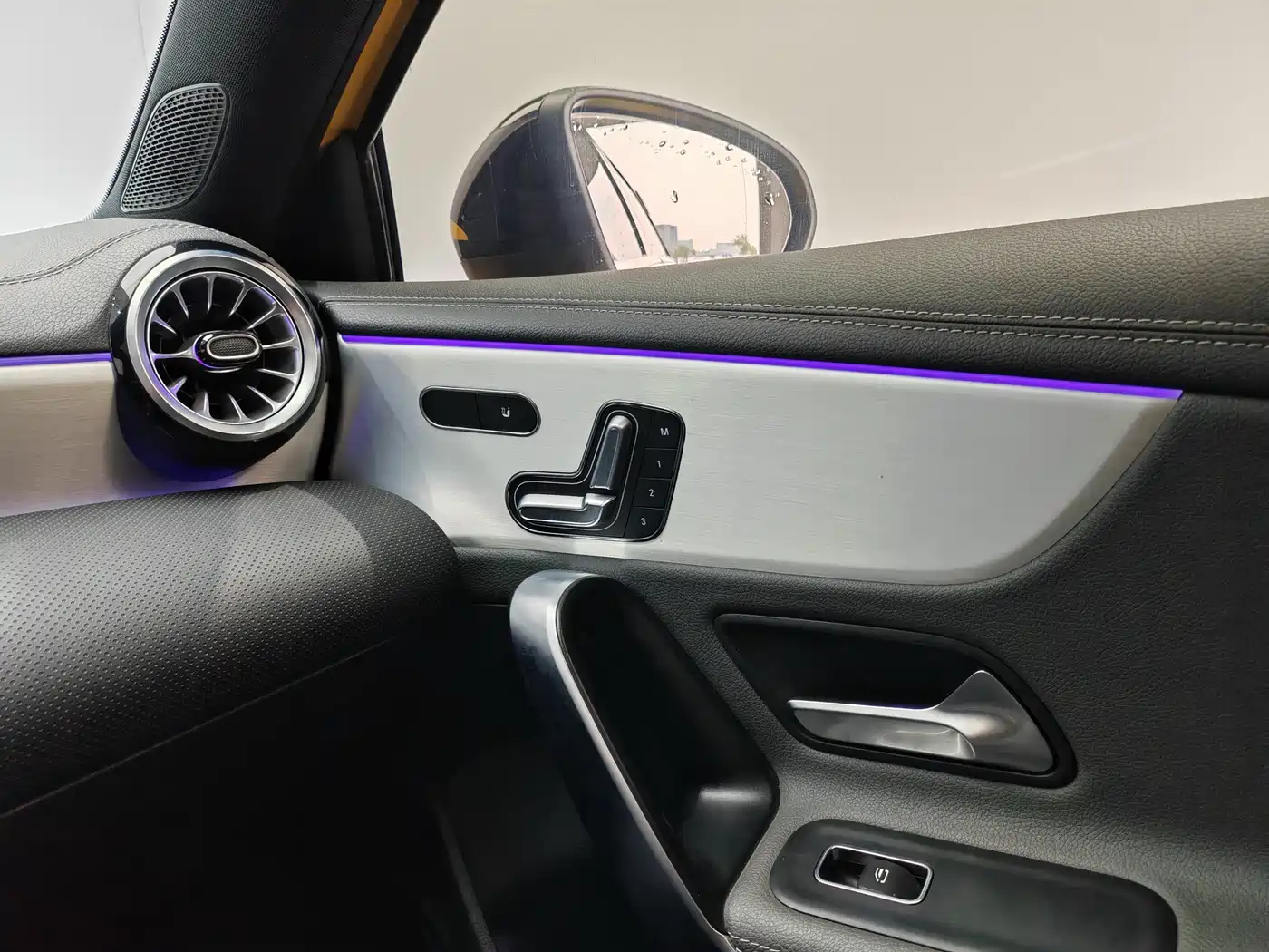 Mercedes-Benz A-Class AMG (Import) 2023 AMG A 35 4MATIC Sun Edition фото 17