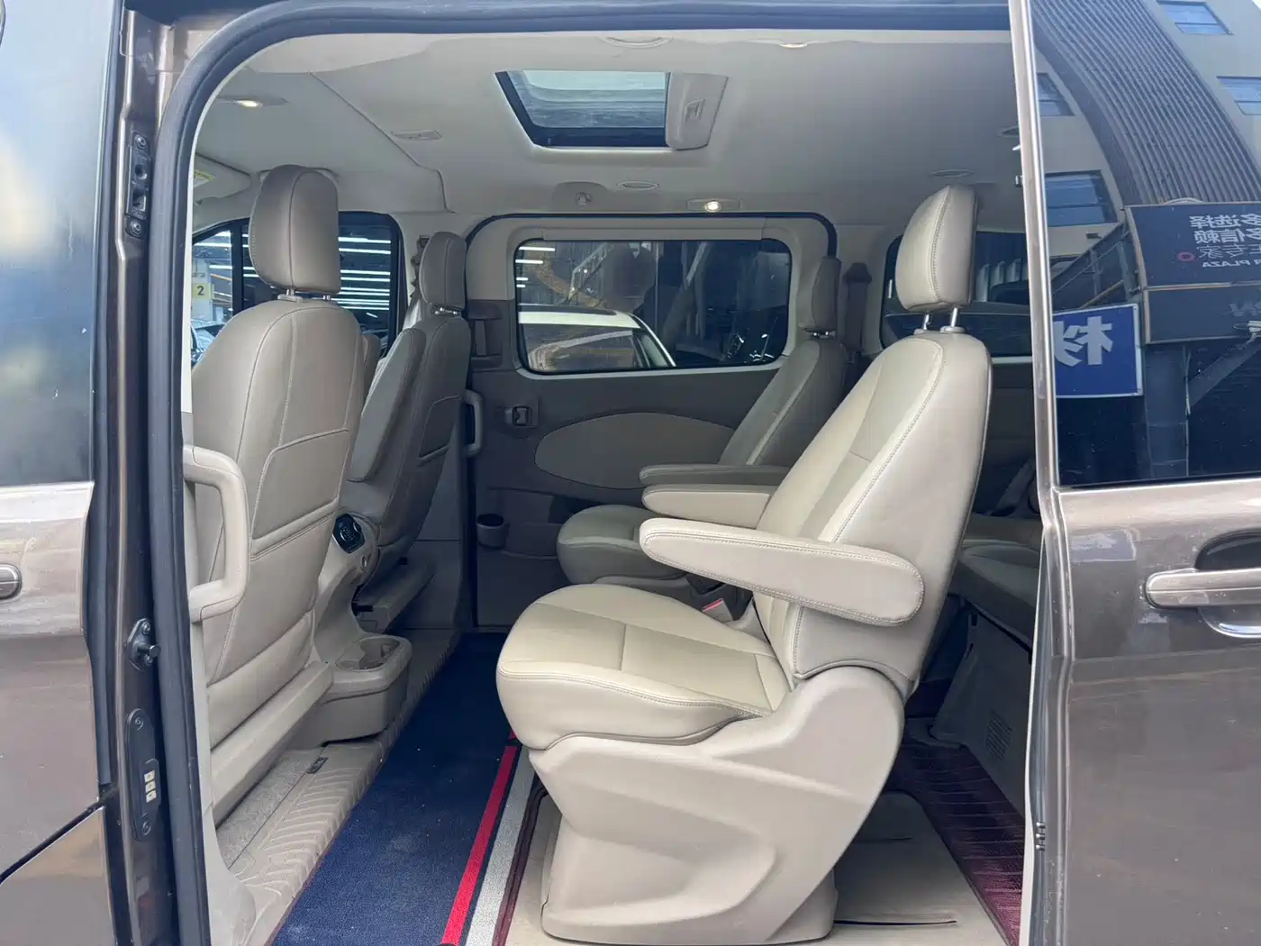 Ford Tourneo 2017 2.0T Automatic Smart Elite Edition фото 12