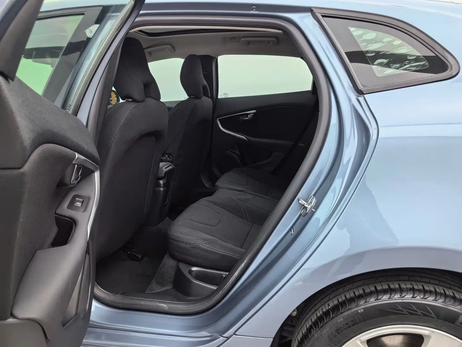 Photo 12 - Volvo V40
