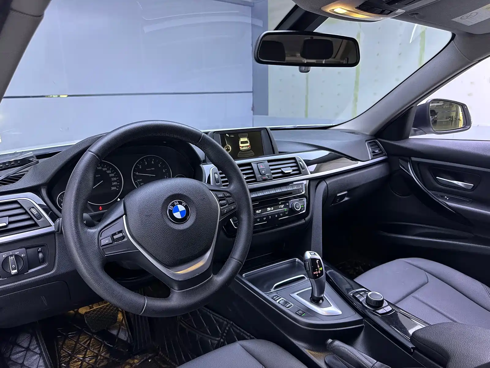 Фото 10 - BMW 3 Series