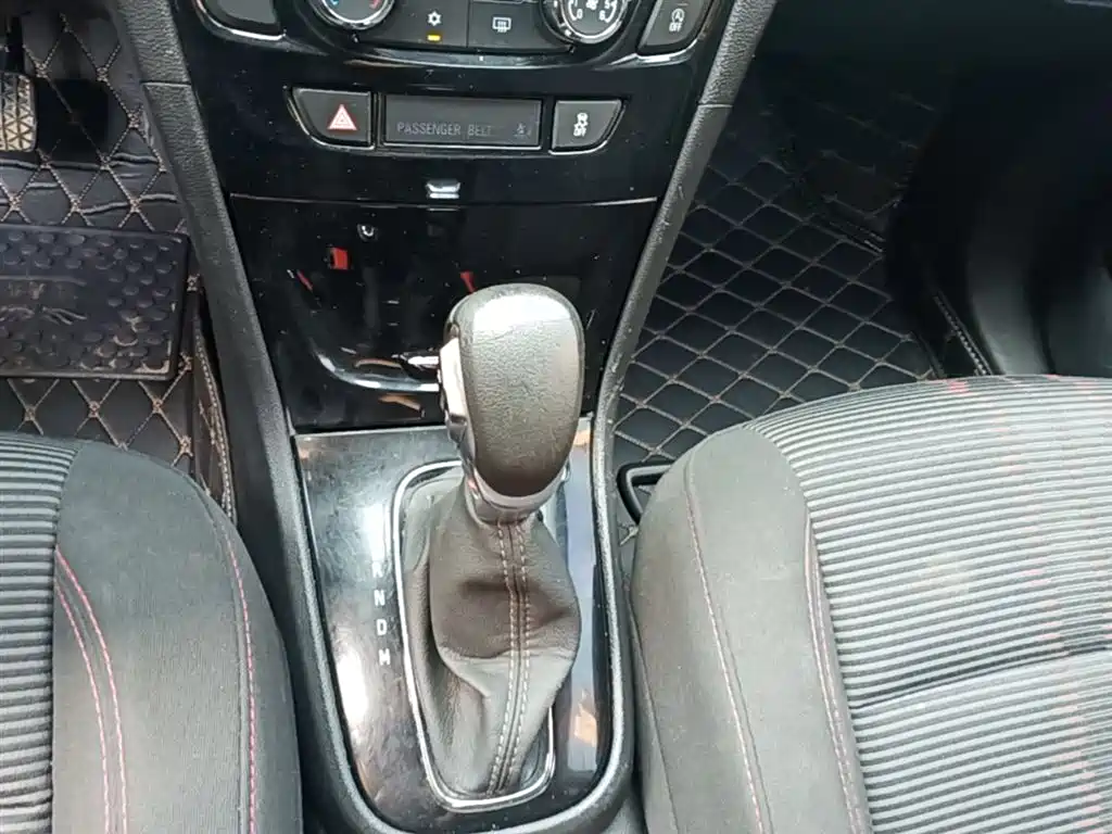 Buick Encore 2017 18T Automatic 2WD Urban Fashion фото 14