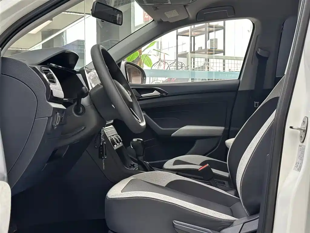 Volkswagen Tharu 2025 Model Rising Star 1.5L Advance Edition фото 8