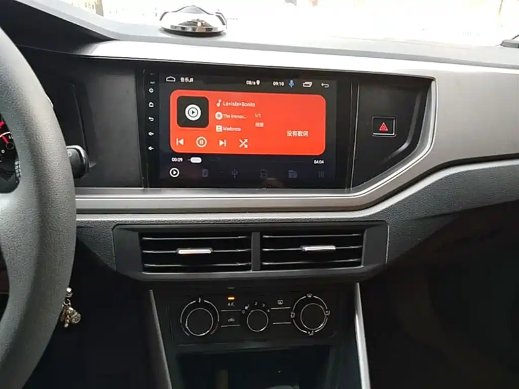 Volkswagen Polo 2019 Plus 1.5L Automatic Panorama Enjoyment Edition фото 13