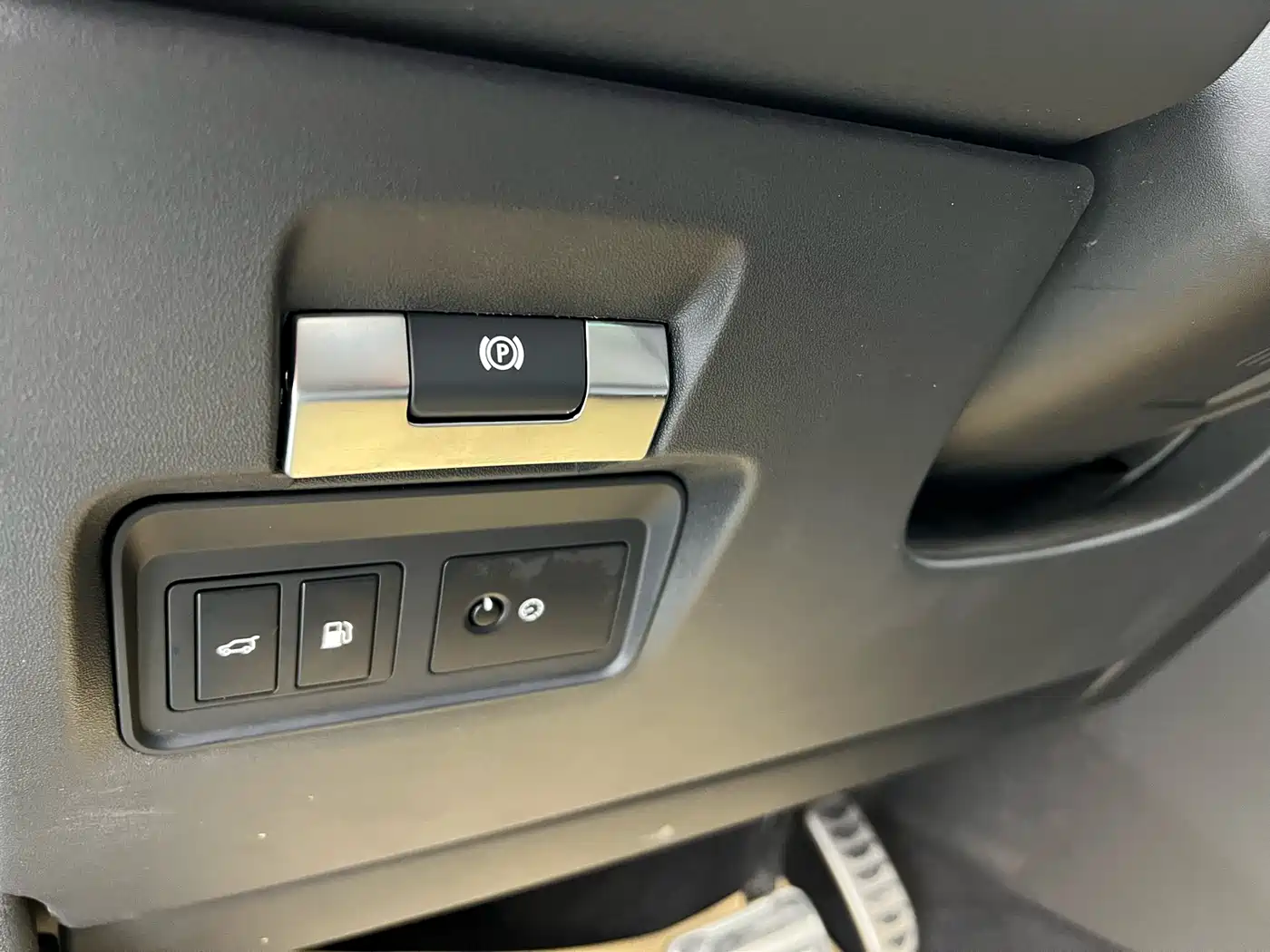 Land Rover Range Rover Evoque New Energy 2022 Range Rover Evoque L P300e Plug-in Hybrid фото 4