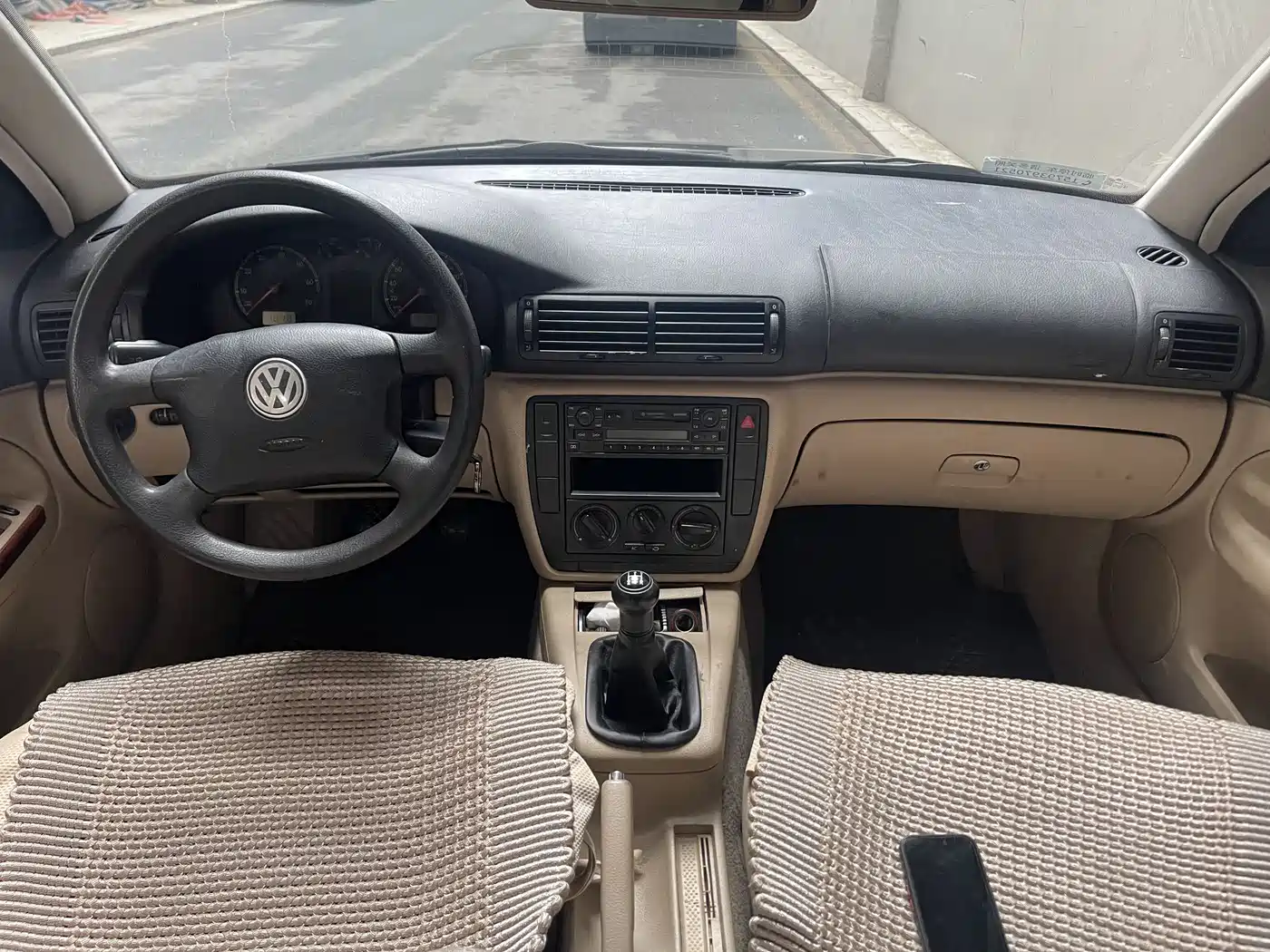 Volkswagen Passat 2004 Model 2.0L Manual Base фото 5