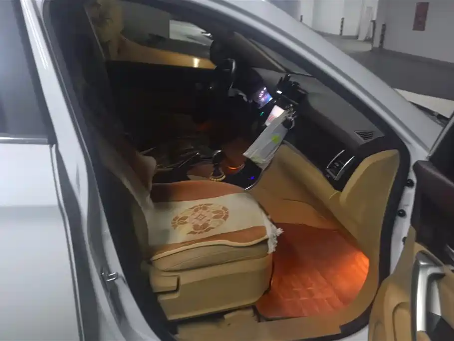 Haval H2 2014 1.5T Manual 2WD Premium Edition фото 8