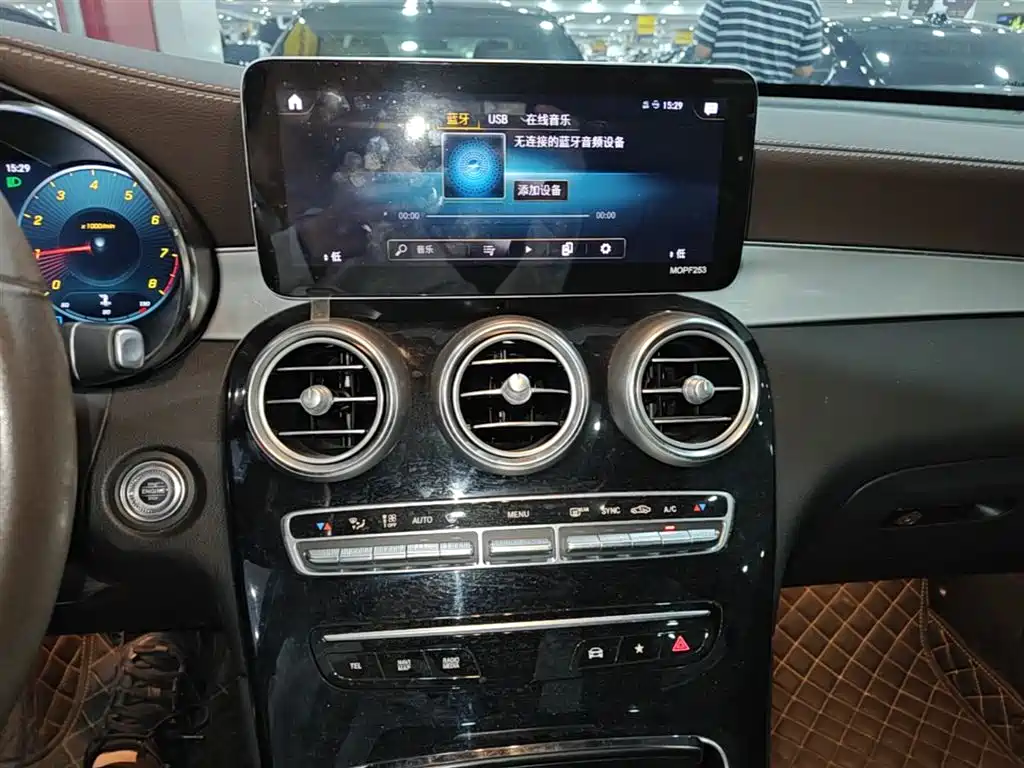MERCEDES-BENZ GLC