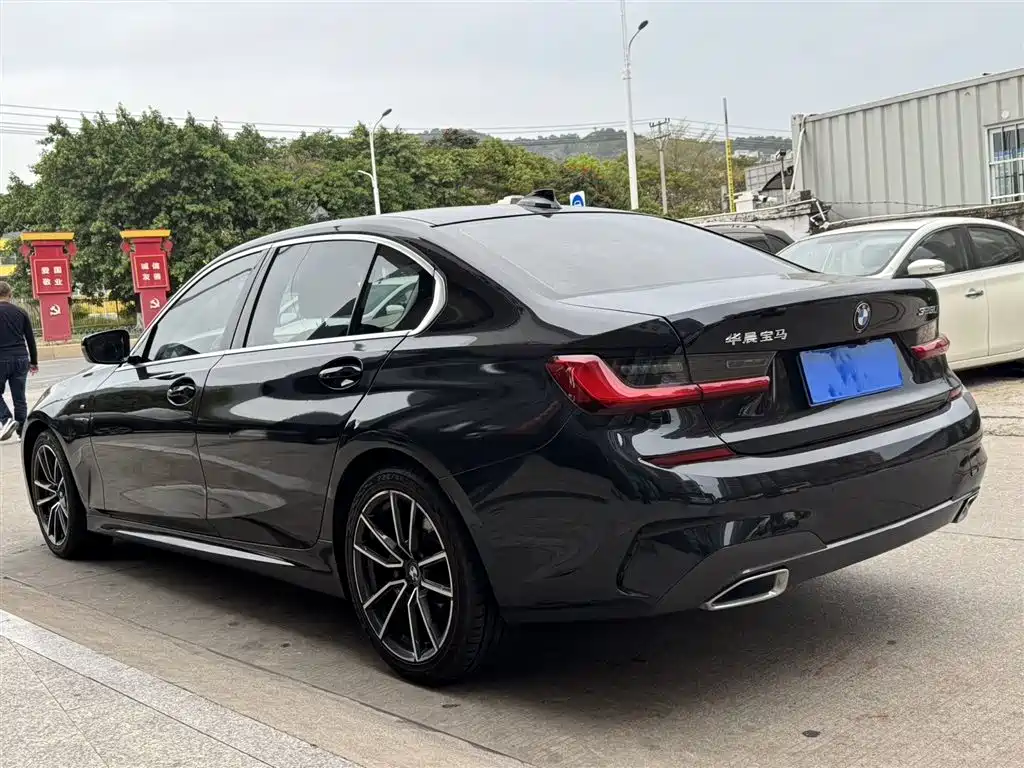 BMW 3-SERIES