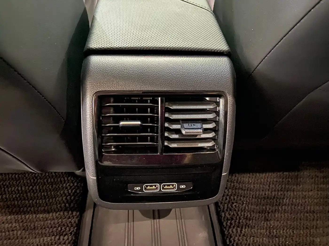Volkswagen Sagitar 2023 Model Year 280TSI DSG Surpass Edition фото 26