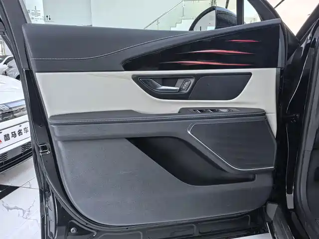 Lincoln Nautilus 2025 2.0T AWD Premium Hybrid — фото 4