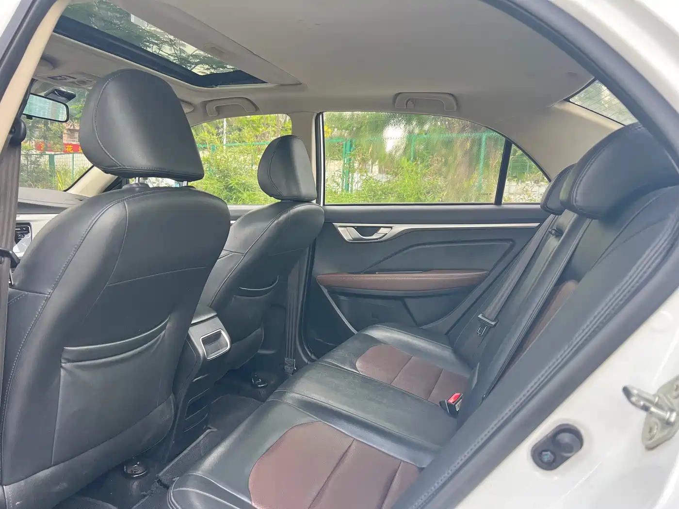 Фото 6 - Geely Vision