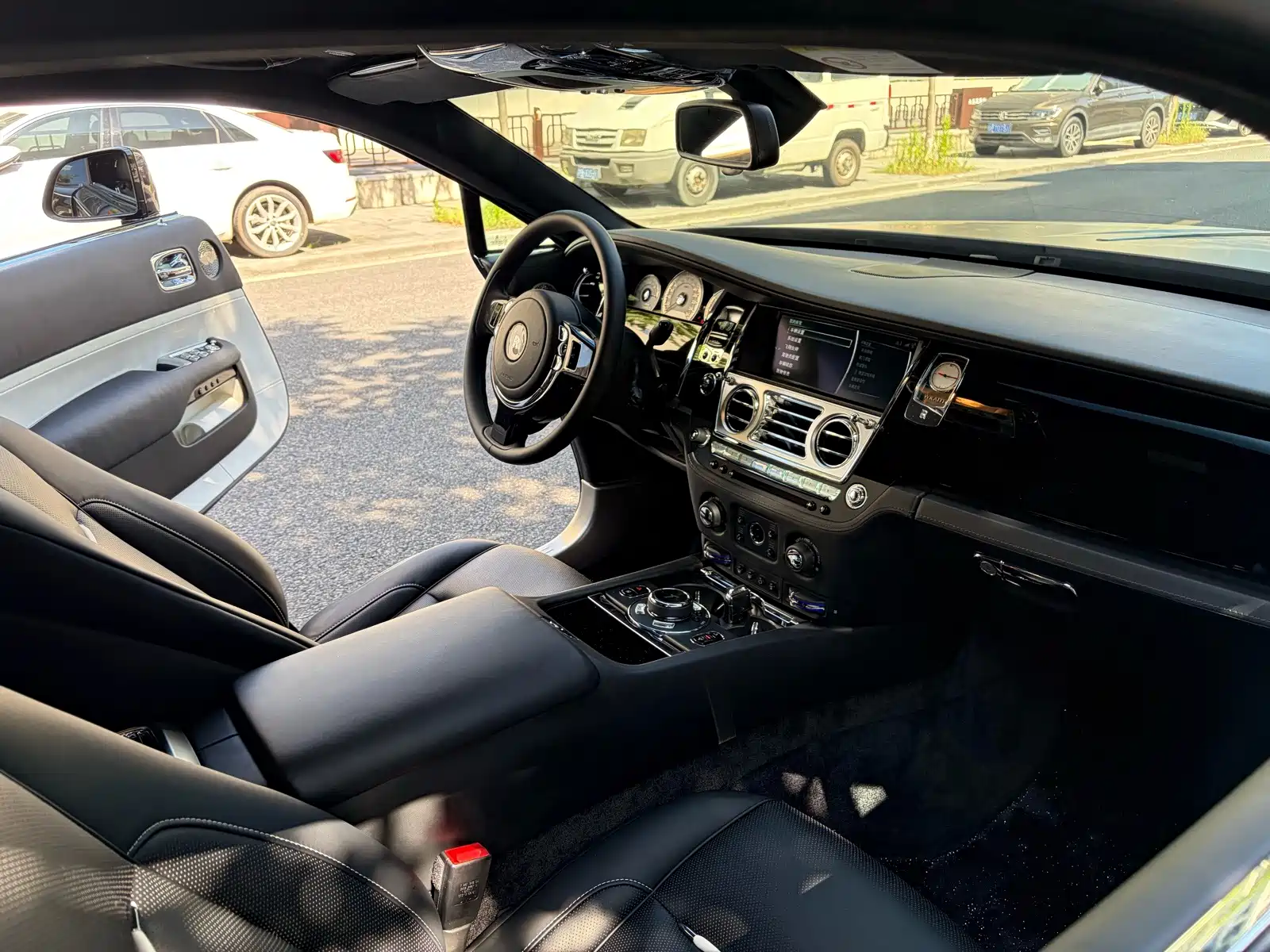 Фото 6 - Rolls-Royce Wraith