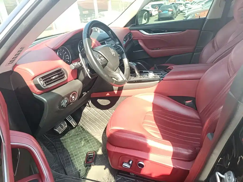 Photo 15 - Maserati Levante