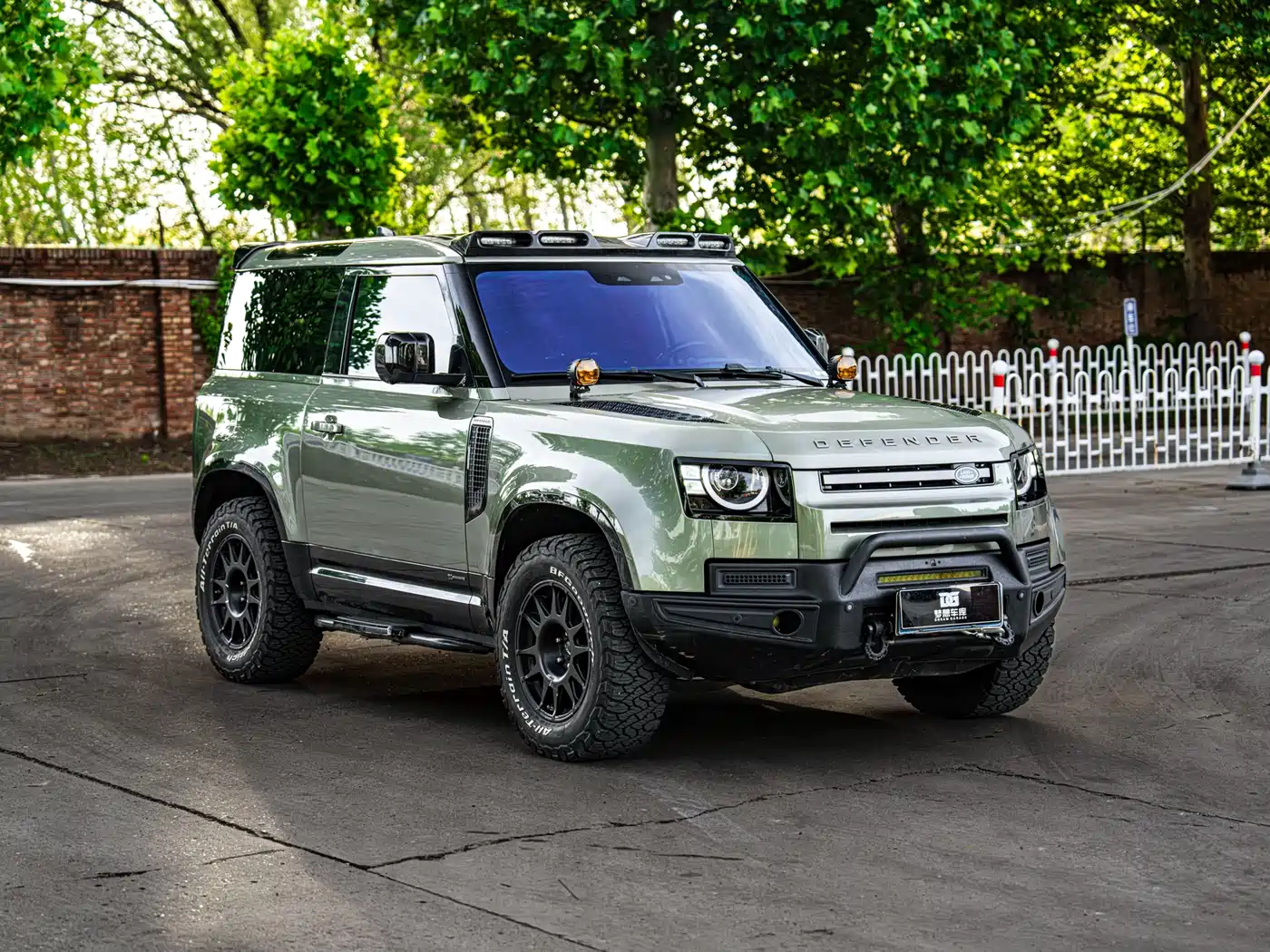 Land Rover Defender 2021 90 P400 Classic Replica Edition фото 8