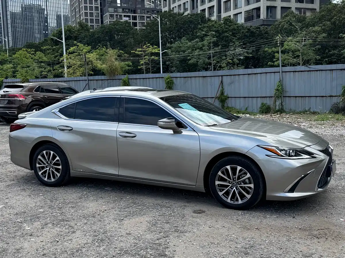 Lexus ES 2022 300h Ultimate Edition фото 4