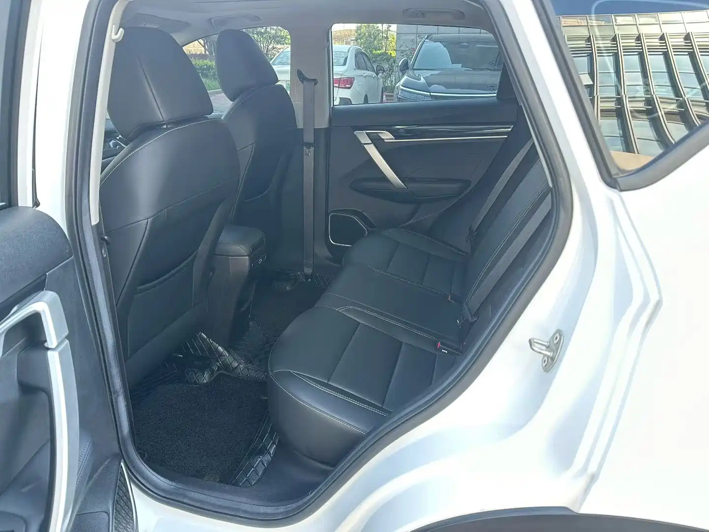 Фото 6 - Geely Coolray