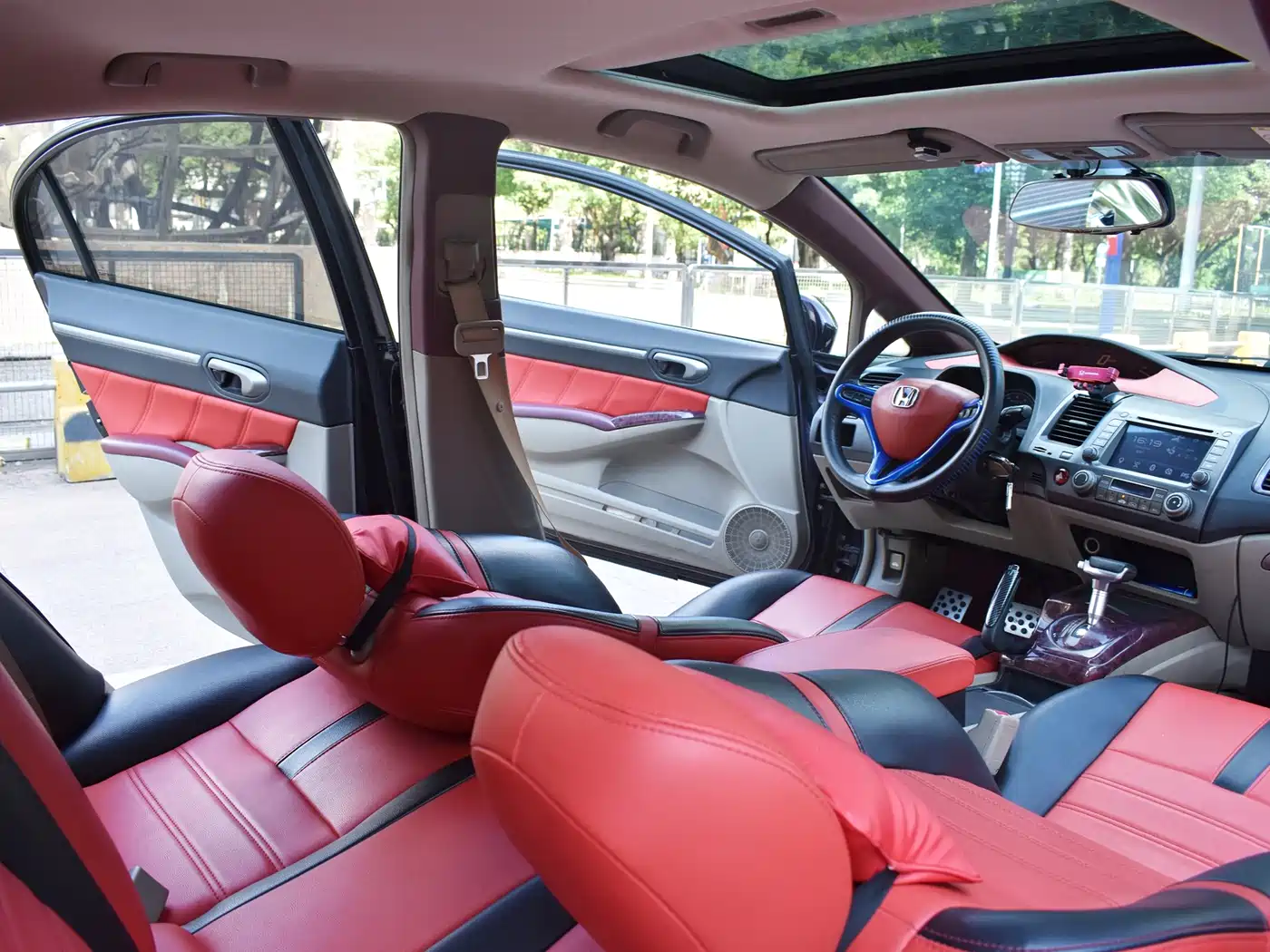 Photo 12 - Honda Civic