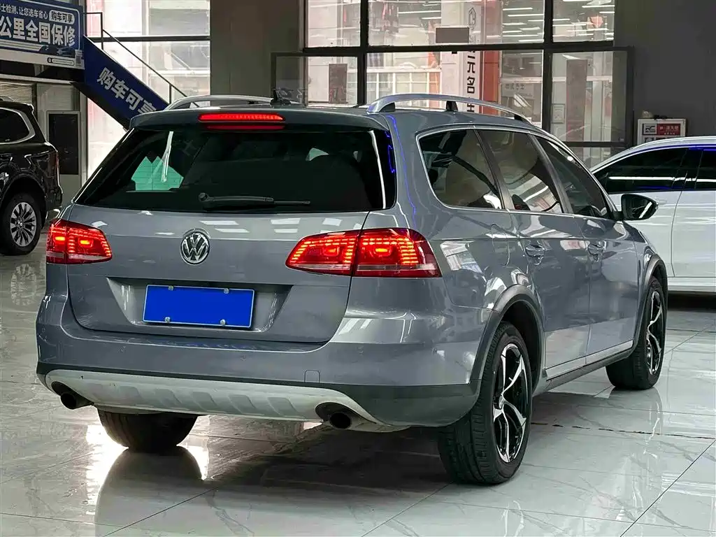 Volkswagen Magotan (Import) 2012 Wagon 2.0TSI 4WD Luxury фото 6