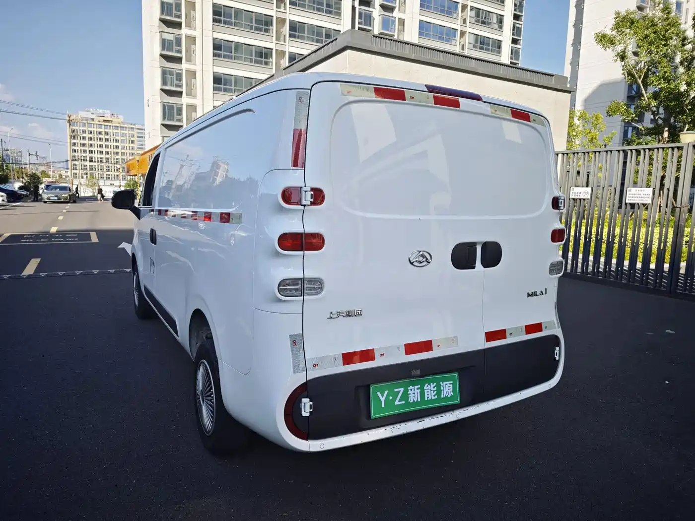 Maxus Dana V1 2025 2023 Model V1 Short Wheelbase High Roof (43kWh)