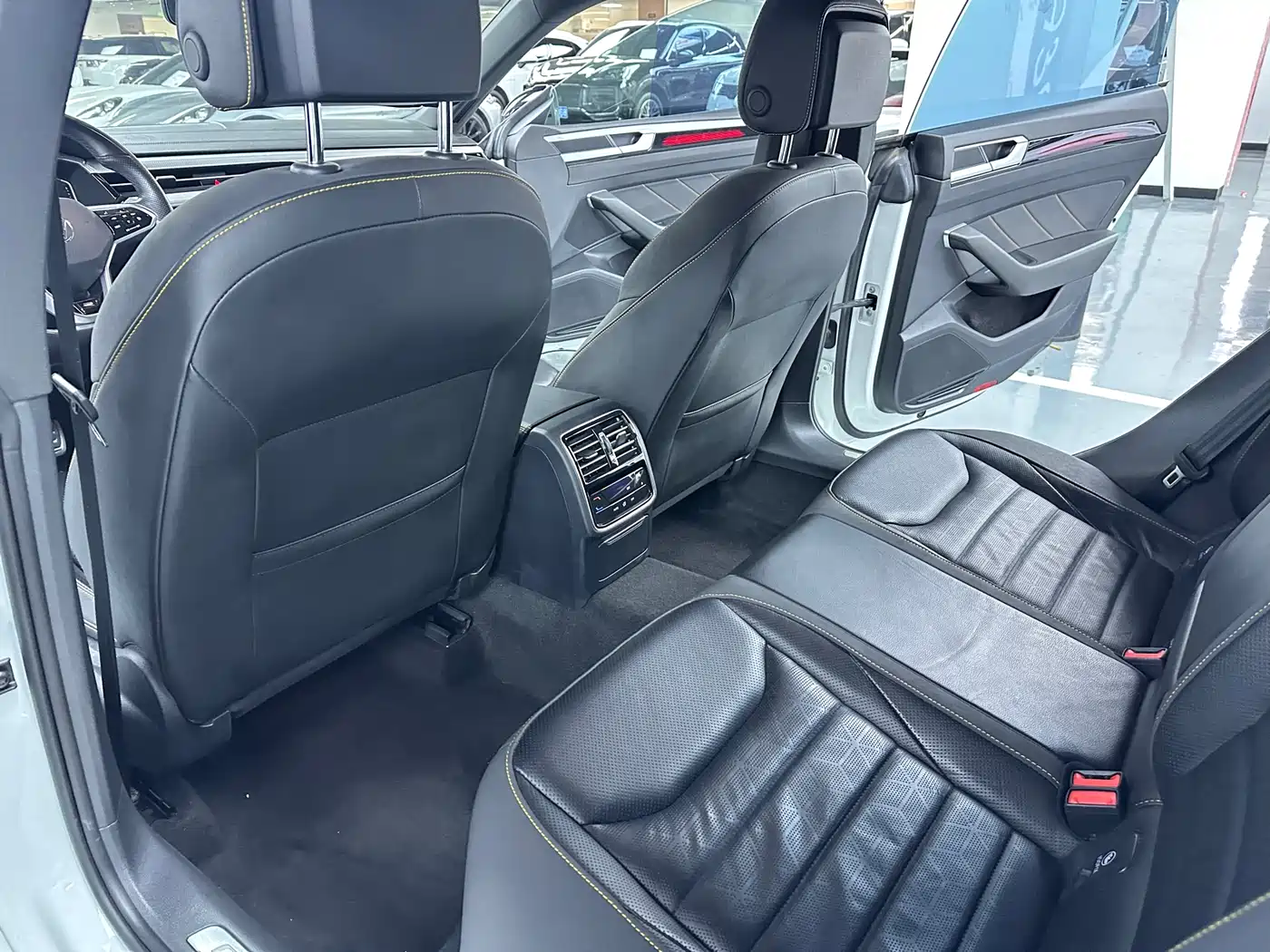 Volkswagen FAW-Volkswagen CC 2023 380TSI Eye-catching Edition фото 12