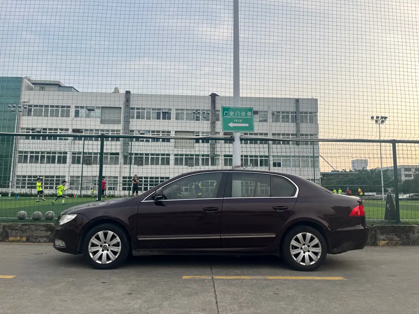Škoda Superb 2010 1.4TSI DSG Grace Edition фото 3