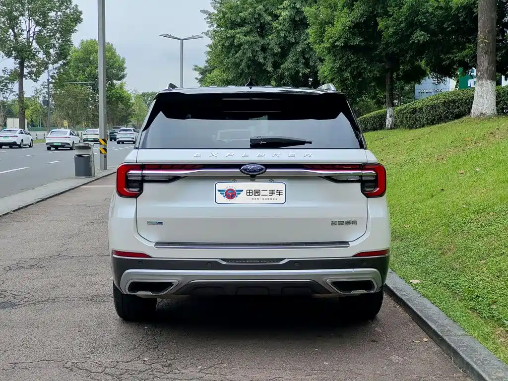 Ford Explorer 2024 2023 EcoBoost 285 AWD Titanium Edition 6-Seater