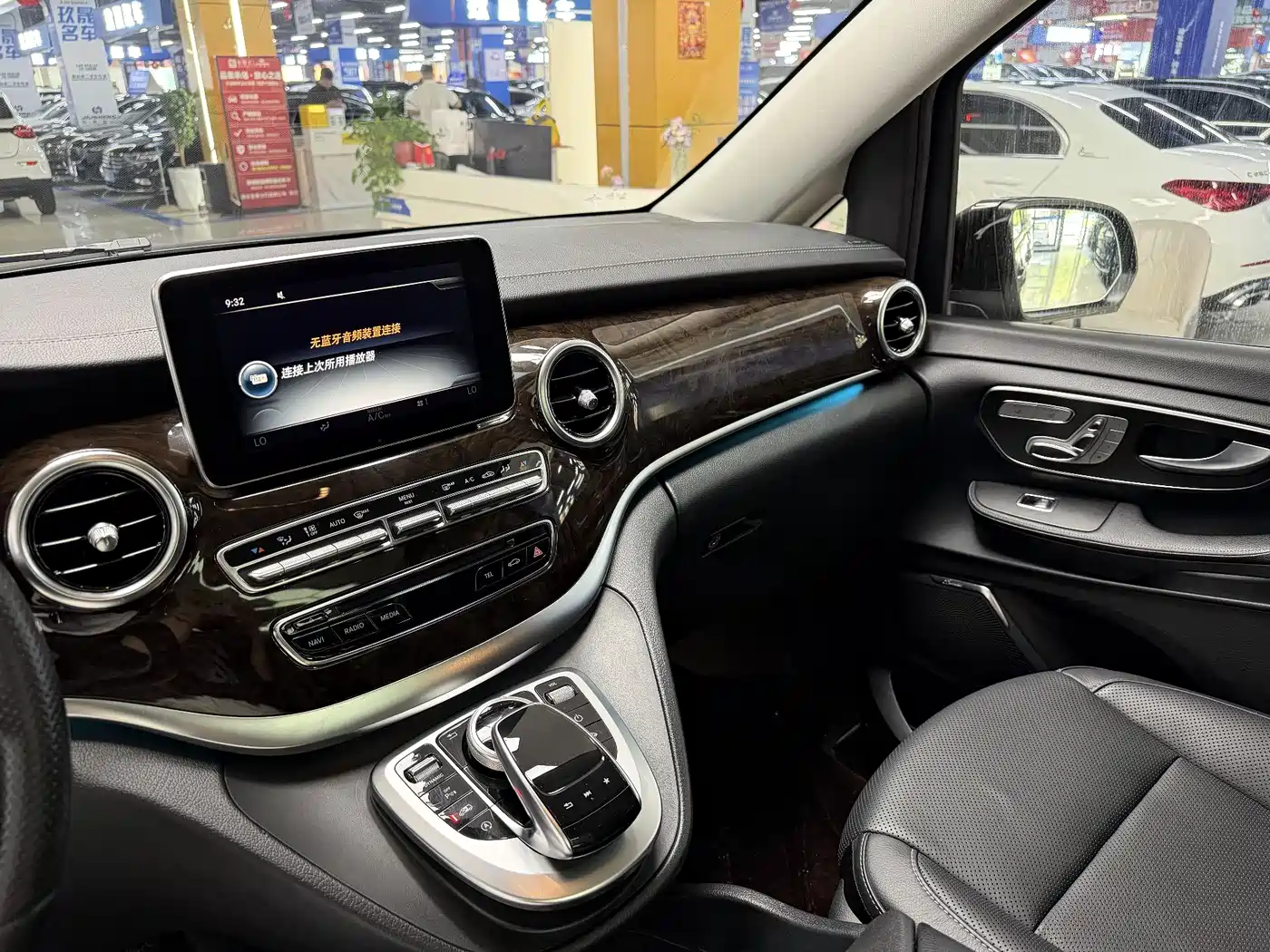 Mercedes-Benz V-Class 2018 V 260 Premium Edition China VI фото 14