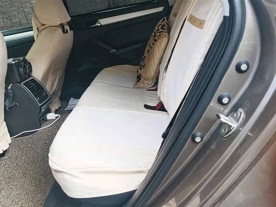 Volkswagen Passat 2015 1.8TSI DSG Honor Edition фото 11