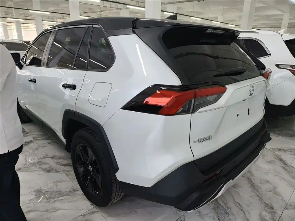 Toyota RAV4 Rongfang 2024 2.0L CVT FWD Urban Edition фото 13