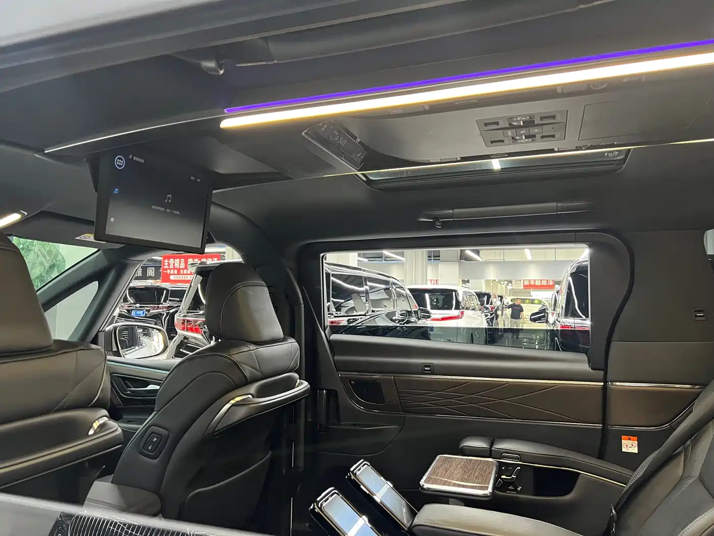 Toyota Vellfire 2024 Crown Hybrid 2.5L Executive Premium Edition фото 10